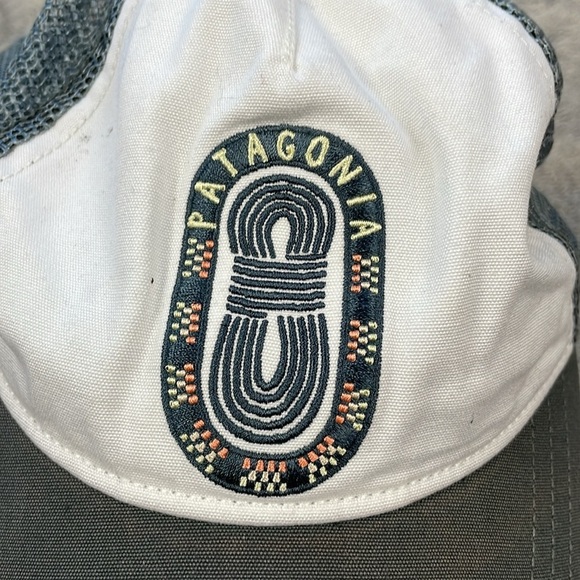 Patagonia Paper Peaks Badge Mesh Snapback Trucker Hat Baseball Cap White Gray - Picture 6 of 12